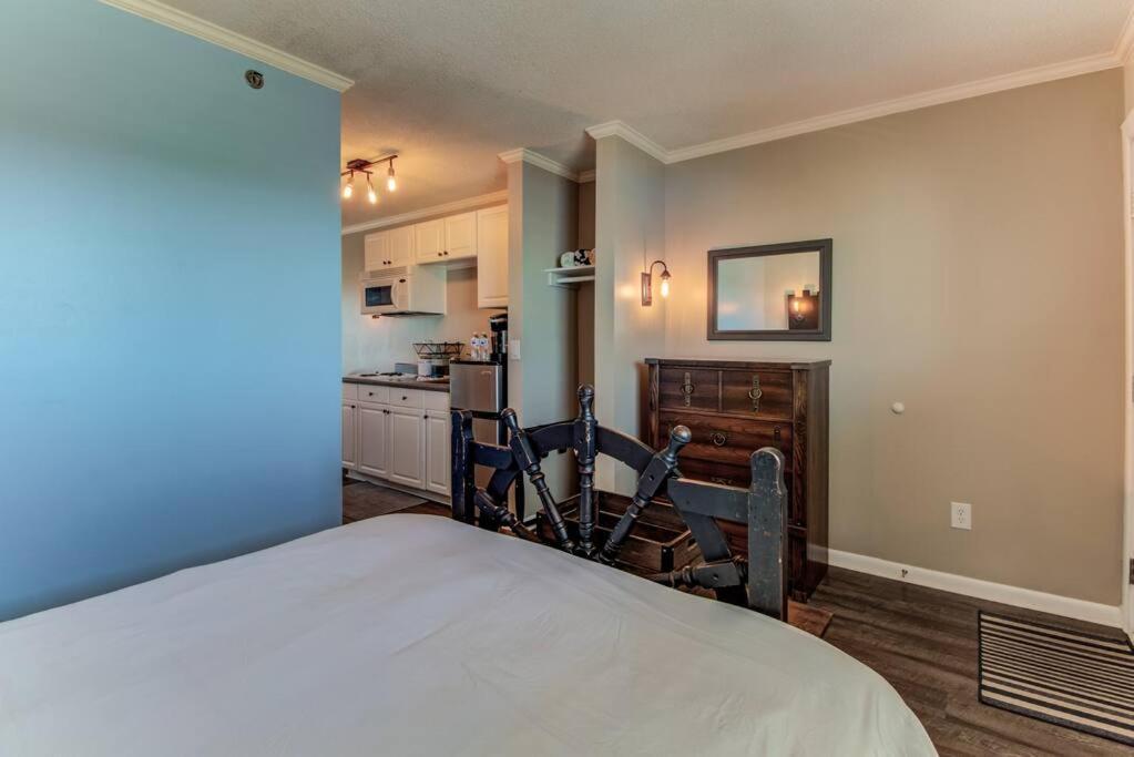 Kraken'S Den * Oceanview * Steps To Ocean * Pool Leilighet Carolina Beach Eksteriør bilde