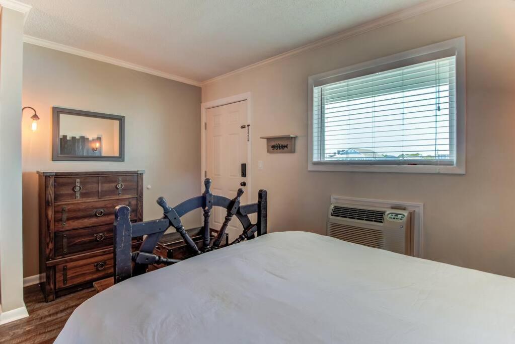 Kraken'S Den * Oceanview * Steps To Ocean * Pool Leilighet Carolina Beach Eksteriør bilde
